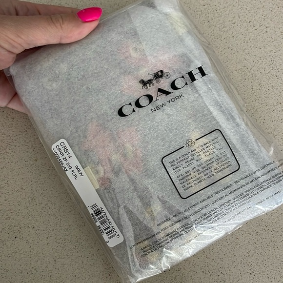 New Authentic COACH Corner Zip Wristlet In Signature Canvas With Floral Print - Picture 6 of 7